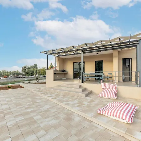 Tatil Evi Modern Holiday In With Private Pool Bilice